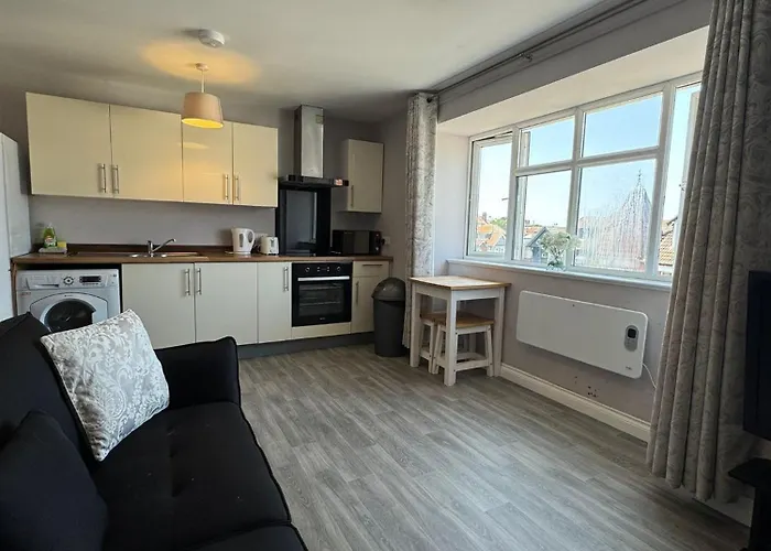 Princes Court, Sea Road